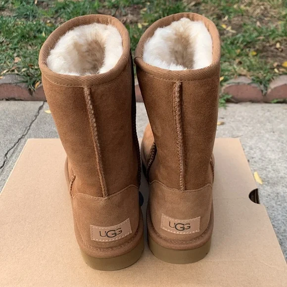 UGG Womens Classic Short Boot Size 6 Chestnut Nwt